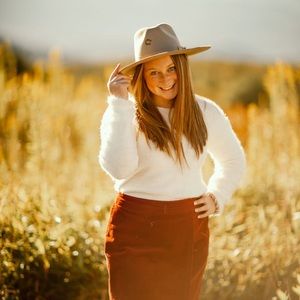 Meet your Posher, Sierra
